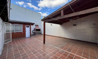 CASA 6 AMBIENTES VENTA SAN JUSTO