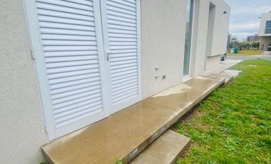 VENTA CASA BARRIO HARAS SANTA MARIA PERMUTA