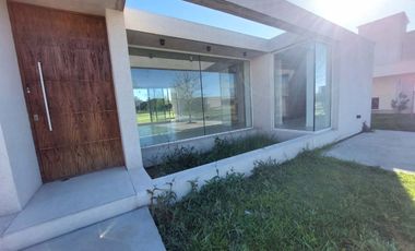 VENTA CASA BARRIO HARAS SANTA MARIA PERMUTA