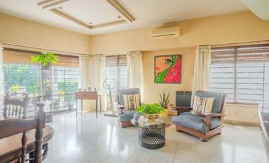 EN VENTA CASA 4 AMB CON PARQUE Y QUINCHO / 430mts