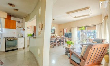 EN VENTA CASA 4 AMB CON PARQUE Y QUINCHO / 430mts