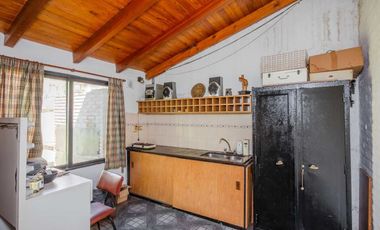 EN VENTA CASA 4 AMB CON PARQUE Y QUINCHO / 430mts