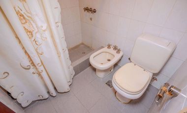 EN VENTA CASA 4 AMB CON PARQUE Y QUINCHO / 430mts