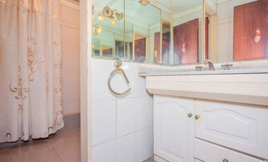 EN VENTA CASA 4 AMB CON PARQUE Y QUINCHO / 430mts