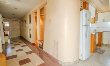 EN VENTA CASA 4 AMB CON PARQUE Y QUINCHO / 430mts