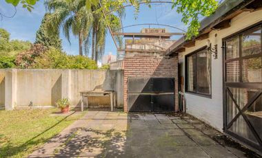 EN VENTA CASA 4 AMB CON PARQUE Y QUINCHO / 430mts