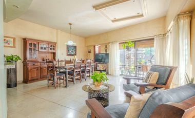 EN VENTA CASA 4 AMB CON PARQUE Y QUINCHO / 430mts