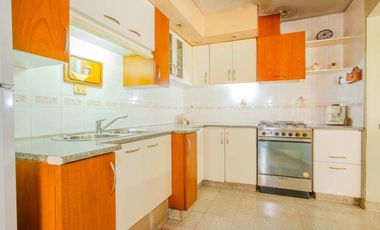 EN VENTA CASA 4 AMB CON PARQUE Y QUINCHO / 430mts