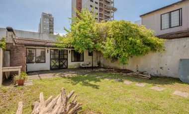 EN VENTA CASA 4 AMB CON PARQUE Y QUINCHO / 430mts