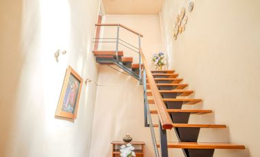 EN VENTA CASA 4 AMB CON PARQUE Y QUINCHO / 430mts