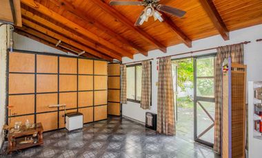 EN VENTA CASA 4 AMB CON PARQUE Y QUINCHO / 430mts