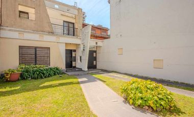 EN VENTA CASA 4 AMB CON PARQUE Y QUINCHO / 430mts