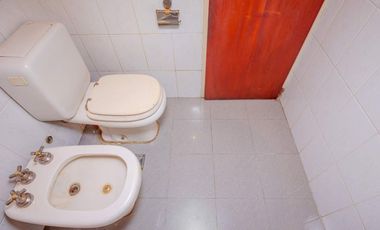 EN VENTA CASA 4 AMB CON PARQUE Y QUINCHO / 430mts