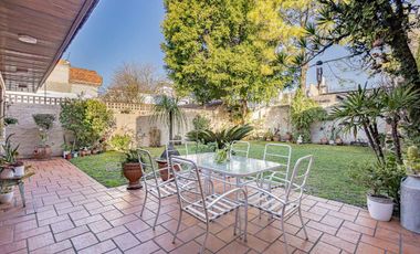 CASA LOTE PROPIO 5 AMBIENTES - JARDIN Y COCHERA