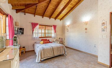 CASA LOTE PROPIO 5 AMBIENTES - JARDIN Y COCHERA