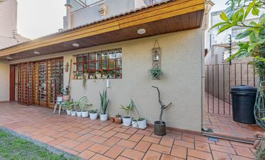 CASA LOTE PROPIO 5 AMBIENTES - JARDIN Y COCHERA