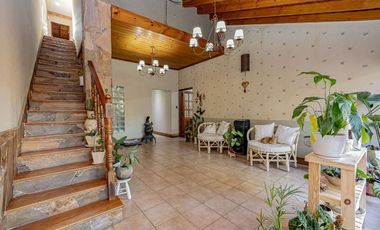 CASA LOTE PROPIO 5 AMBIENTES - JARDIN Y COCHERA