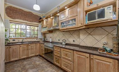 CASA LOTE PROPIO 5 AMBIENTES - JARDIN Y COCHERA