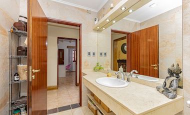 CASA LOTE PROPIO 5 AMBIENTES - JARDIN Y COCHERA