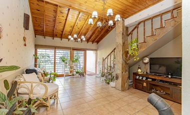 CASA LOTE PROPIO 5 AMBIENTES - JARDIN Y COCHERA