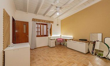 CASA LOTE PROPIO 5 AMBIENTES - JARDIN Y COCHERA