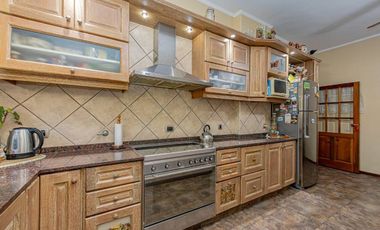 CASA LOTE PROPIO 5 AMBIENTES - JARDIN Y COCHERA