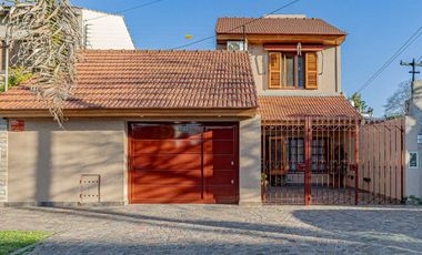 CASA LOTE PROPIO 5 AMBIENTES - JARDIN Y COCHERA