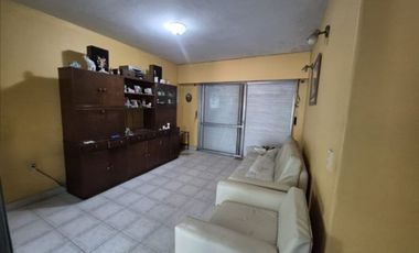 VENTA CASA 420 M2 4 AMB CASEROS GRAN GALPON PARQUE