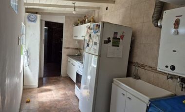 VENTA CASA 420 M2 4 AMB CASEROS GRAN GALPON PARQUE