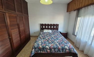 VENTA CASA 420 M2 4 AMB CASEROS GRAN GALPON PARQUE