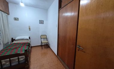 VENTA CASA 420 M2 4 AMB CASEROS GRAN GALPON PARQUE