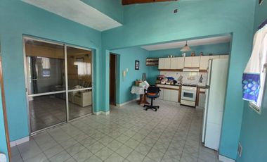 VENTA CASA 420 M2 4 AMB CASEROS GRAN GALPON PARQUE