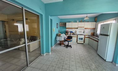 VENTA CASA 420 M2 4 AMB CASEROS GRAN GALPON PARQUE