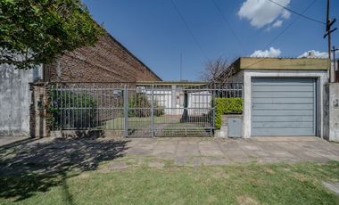 VENTA CASA 3 AMB C/ PILETA APTO CREDITO L HERMOSA