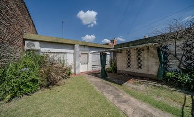 VENTA CASA 3 AMB C/ PILETA APTO CREDITO L HERMOSA