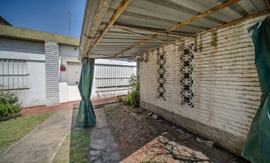 VENTA CASA 3 AMB C/ PILETA APTO CREDITO L HERMOSA