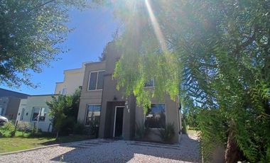 Espléndida casa 4 dormitorios en Domselaar Chico