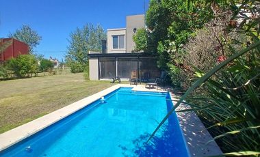 Espléndida casa 4 dormitorios en Domselaar Chico