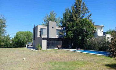 Espléndida casa 4 dormitorios en Domselaar Chico