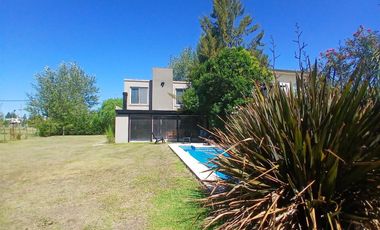 Espléndida casa 4 dormitorios en Domselaar Chico