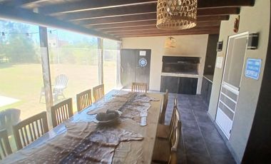 Espléndida casa 4 dormitorios en Domselaar Chico