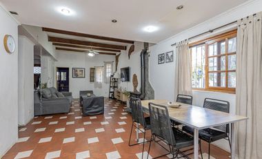 Venta -Casa 6 Amb. C/ Cochera - San Justo.