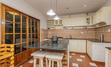 Venta -Casa 6 Amb. C/ Cochera - San Justo.