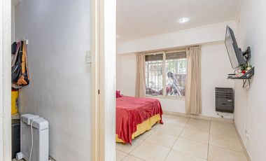 Venta -Casa 6 Amb. C/ Cochera - San Justo.