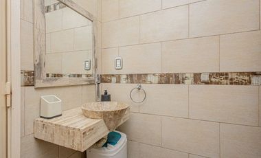 Venta -Casa 6 Amb. C/ Cochera - San Justo.