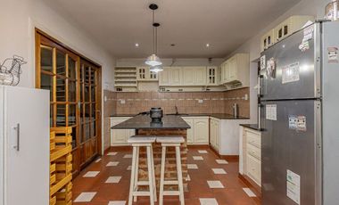 Venta -Casa 6 Amb. C/ Cochera - San Justo.