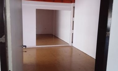 Venta -Casa 6 Amb. C/ Cochera - San Justo.