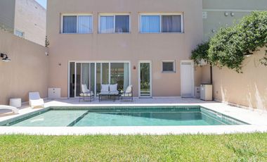 Venta Casa La Lucila vista al río piscina premium