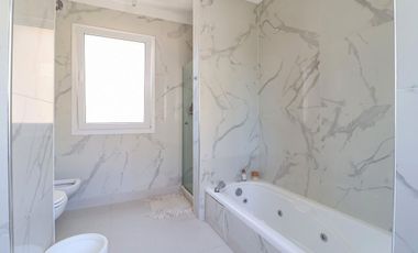 Venta Casa La Lucila vista al río piscina premium