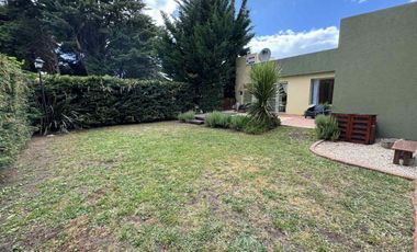 VENTA CASA 3 AMBIENTES QUINCHO PISCINA LAS LOMAS